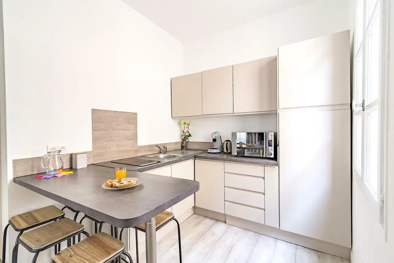 شقة Chambre Et Appartements Entre Le Pont D Avignon Et Le Palais Des Papes