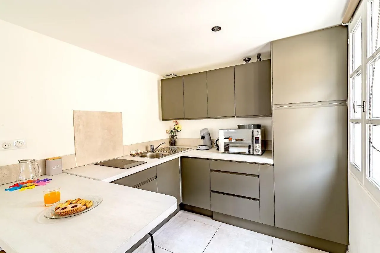 Chambre Et Appartements Entre Le Pont D Avignon Et Le Palais Des Papes فرنسا